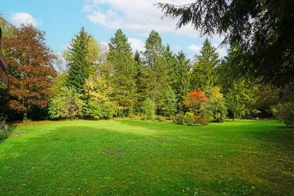 Parkähnlicher Garten nach Nordosten