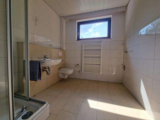 OG - geräumiges Duschbad