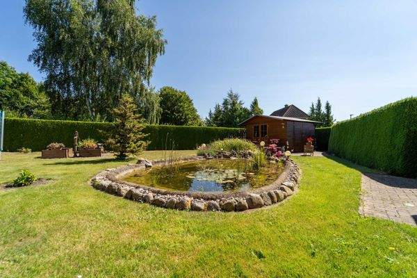 Außenansicht + Garten