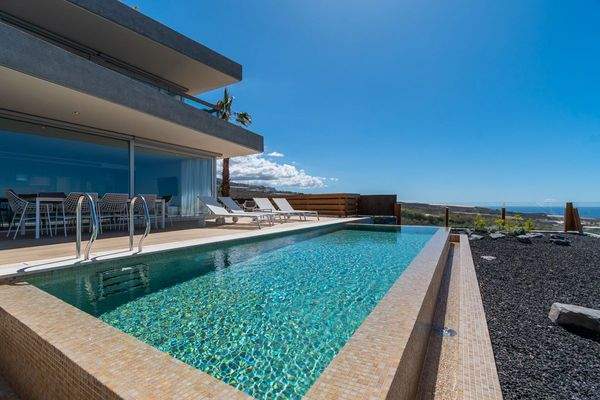 Moderne Finca mit Pool in Abama