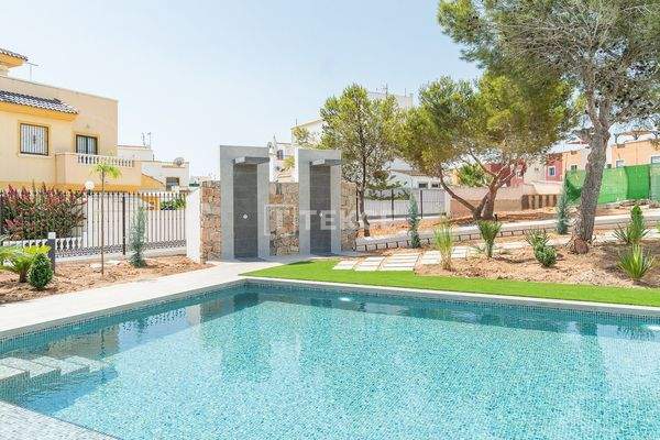 Contemporary Apartments near Amenities in Los Altos Torrevieja