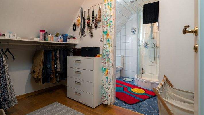 Schrankraum Elternschlafzimmer Zugang Bad