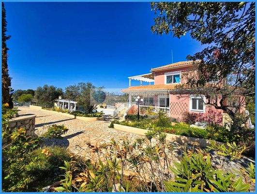 a4d812af4e814a26b56538559c6f6b25-original