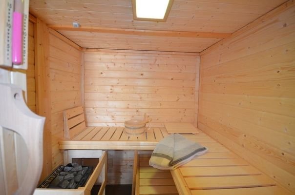 Sauna mit Farblichtwechsel.jpg