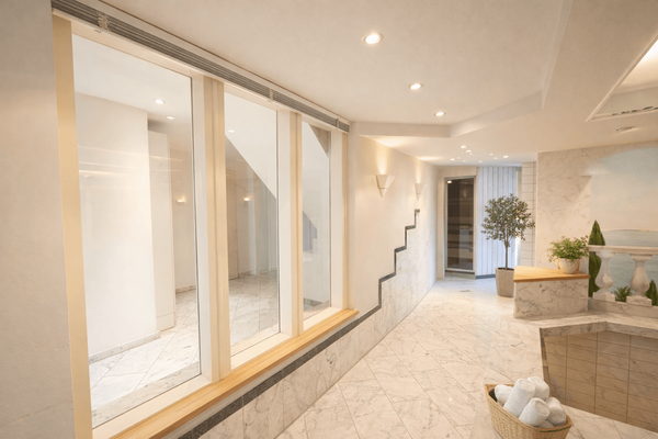 Zugang zum Schwimmbad und Wellnessbereich