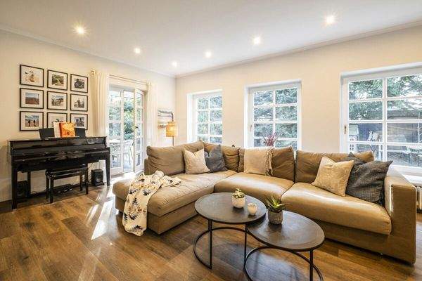 Austritt zur Terrasse und zum Garten