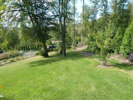 Wiese über der Villa