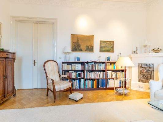 Wohnzimmer mit Historischem Kachelofen 