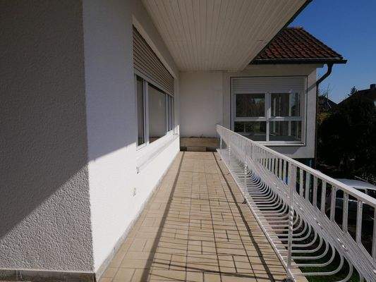 umlaufender Balkon Südseite