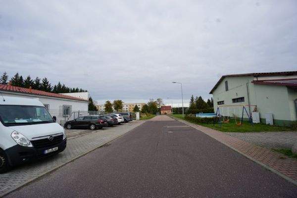 Zufahrt zu dem Objekt (1)