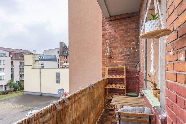 Balkon in Südausrichtung und geschütztem Bereich in den Innenhof