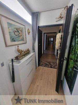 25 - Ausgang zum Hausflur