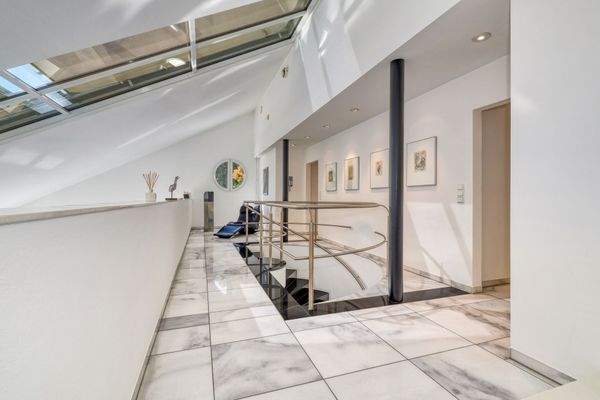 Galerie mit Zugang zu den Schlafräumen