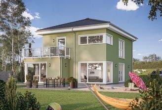 Hausansicht Gartenseite mit Terrasse