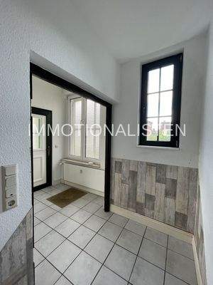 Erdgeschosswohnung Flur mit Blick zum Windfang