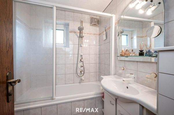 Badezimmer mit Badewanne