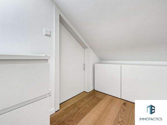 Stauraum Schlafzimmer DG 