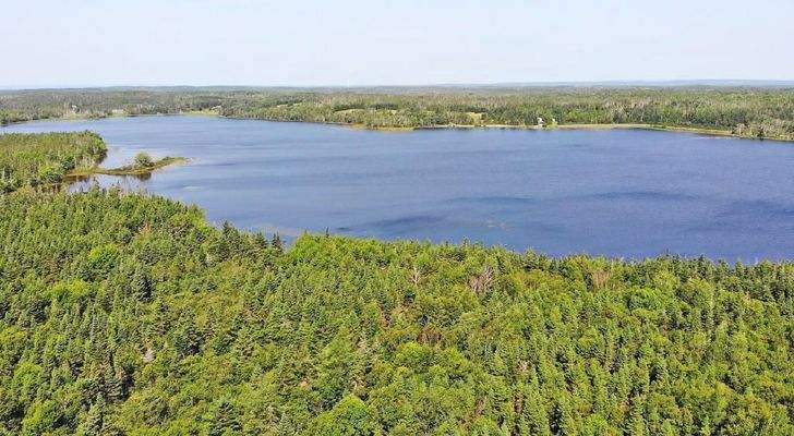 Cape Breton - Shaw Lake - 2,7 Hektar großes Grunds