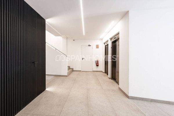 Properties in a Complex with Swimming Pool in Barcelona Andreu