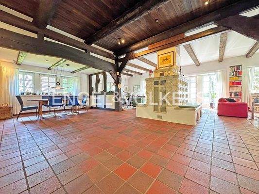 Wohn- und Essbereich mit Kachelofen