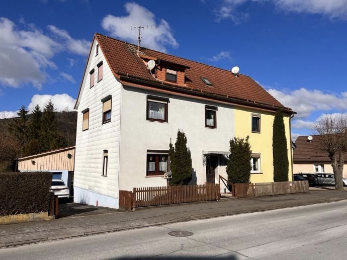 Ansprechende Doppelhaushälfte in Tann-Wendershausen