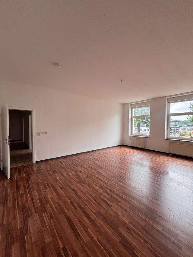 Helle 3-Raum-Wohnung mit 123 m² im 1. OG – viel Platz in Plauen - Photo 2
