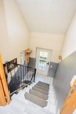 Stiegenhaus - eigener Eingang zum DG