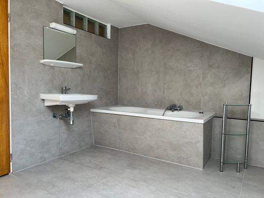 Dachgeschoss - Gemeinschaftsbad 