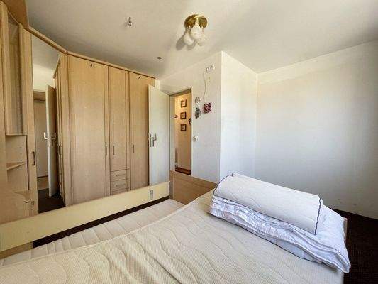 Schlafzimmer weitwinkel (2).jpg