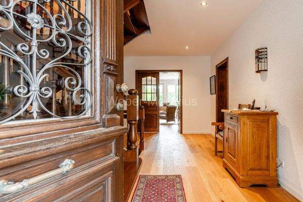 3406 Haustüre mit Blick ins Haus