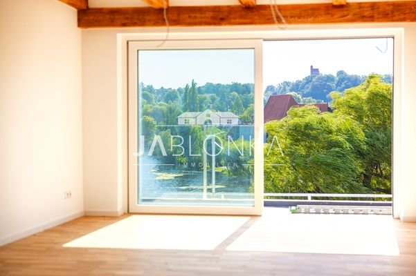 Balkon mit See- und Altstadtblick