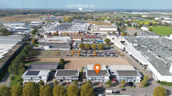 Der Standort befindet sich in der Nähe zur Autobahn A5, Bundesstraße und des Flughafens