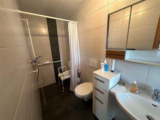 Badezimmer EG Haushäöfte 1