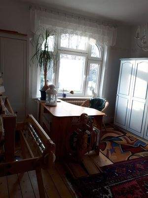 Lichtdurchflutetes Büro