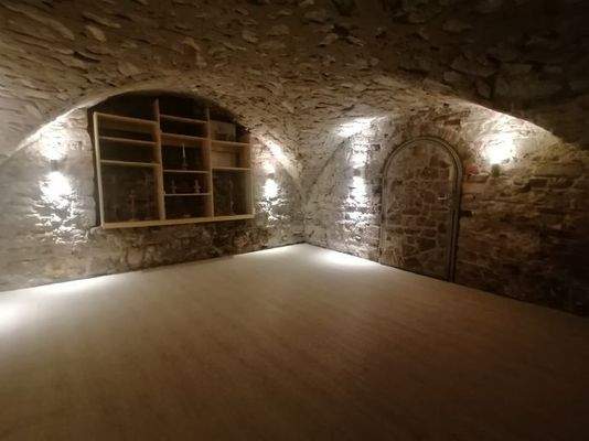 Kellergewölbe klein mit Notausgang