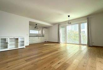 Einbauküche mit hellen Fronten