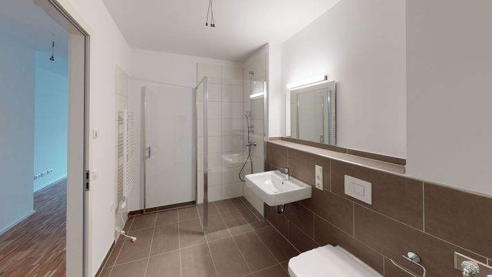 Moderne-3-Zimmer-Wohnung-in-Koln-Mulheim-Bathroom(1)
