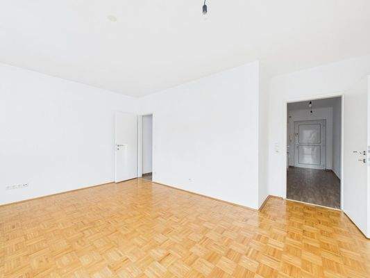 CAM04191G0-PR0077-STILL003