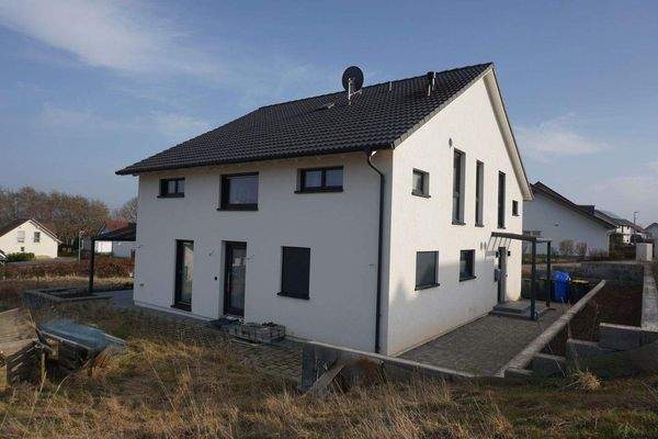 Seitenansicht vom Haus.JPG