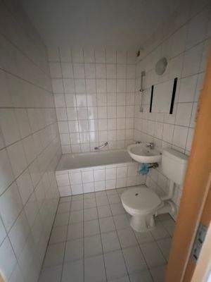 Badezimmer inkl. Badewanne.jpg