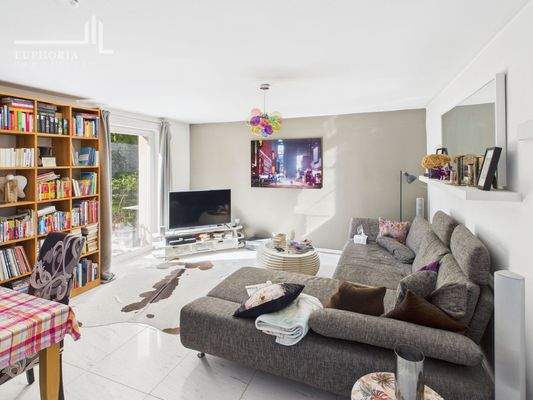 CAM03352G0-PR0080-STILL027