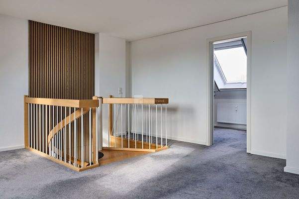 Die 2. Ebene mit separatem Zimmer