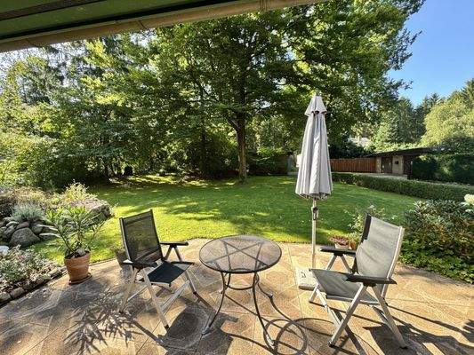 Terrasse mit Blick in die Natur