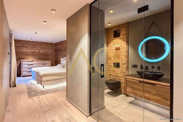 Guestroom Bath en Suite in Alpine Luxury Experience- Your Exclusive Chalet in the Heart of Kitzbühel District 