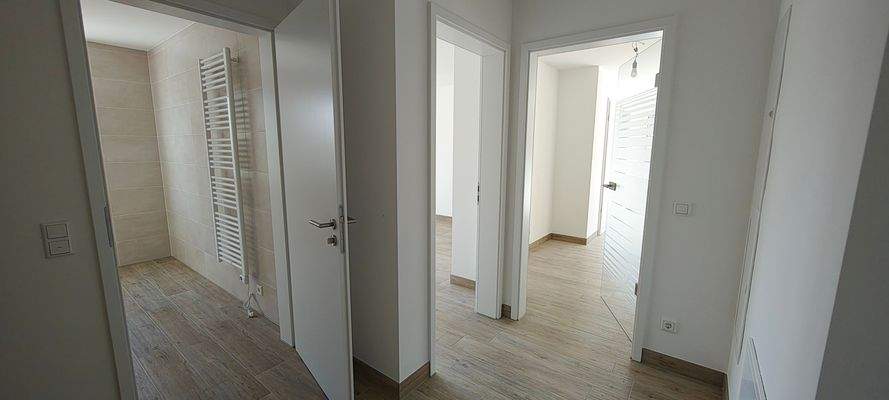 Flur zu Bad, Schlafen, Wohnen