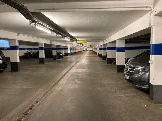 Tiefgarage_Fahrstraße 1. UG