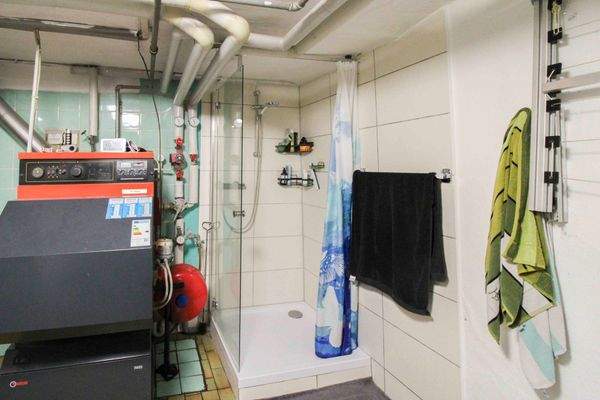 Heizungsraum mit Dusche UG