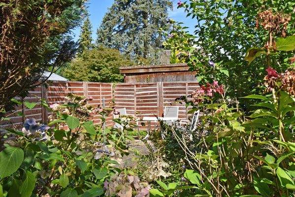 eingewachsen und privat