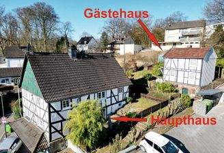 Ansicht vom Wohnhaus und vom Gästehaus.JPG