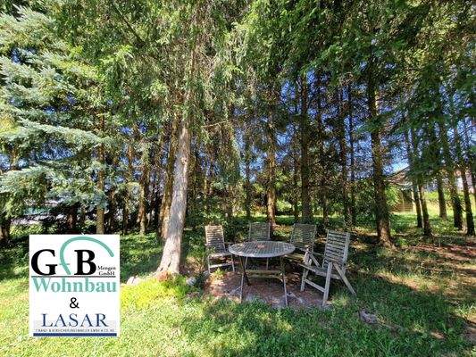 Grundstück mit Grün.jpg